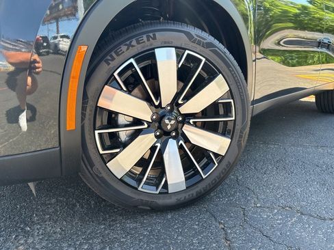 New 2025 Mitsubishi Outlander SE image 2