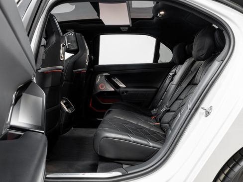 Used 2023 BMW 760i xDrive image 38