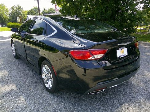 Used 2017 Chrysler 200 Limited Platinum FWD image 3