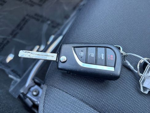 Used 2025 Toyota Corolla LE image 22