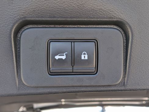 Used 2023 Nissan Rogue SL image 32