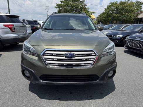 Used 2017 Subaru Outback 2.5i Premium AWD/4WD image 2