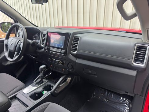 Used 2022 Nissan Frontier SV RWD image 13