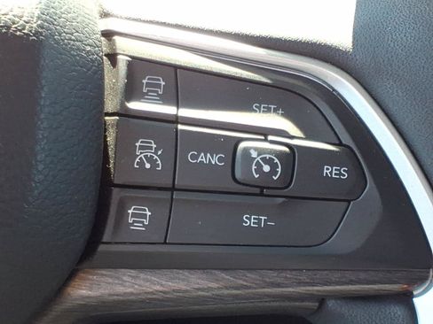 Used 2023 Jeep Grand Cherokee L Limited AWD/4WD image 18