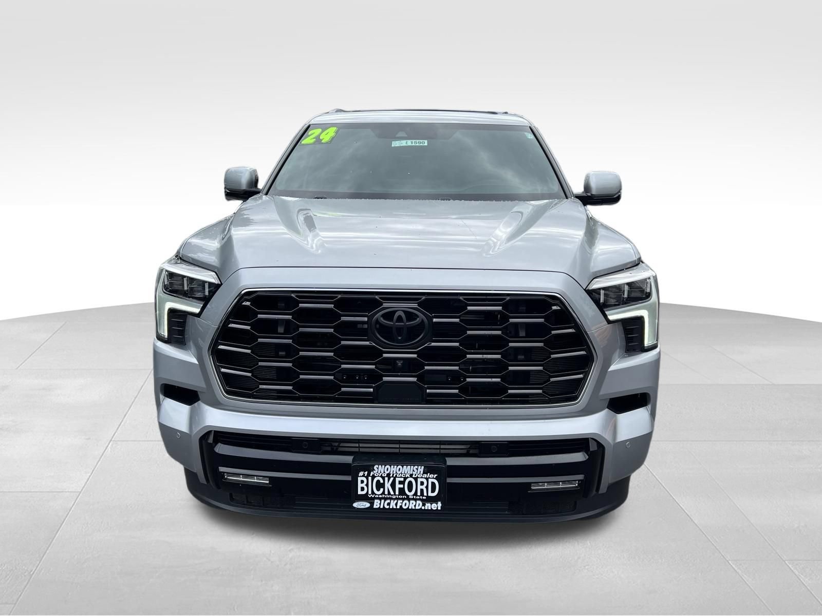 Used 2024 Toyota Sequoia Platinum AWD/4WD image 2