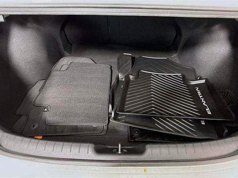 Certified 2025 Hyundai Elantra Limited FWD image 31