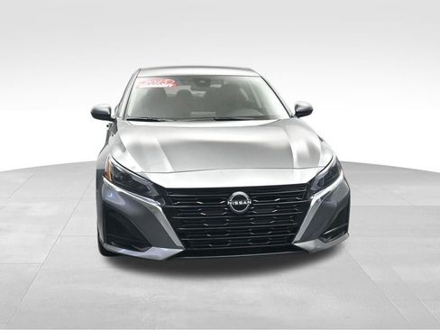Used 2025 Nissan Altima 2.5 SV FWD image 8