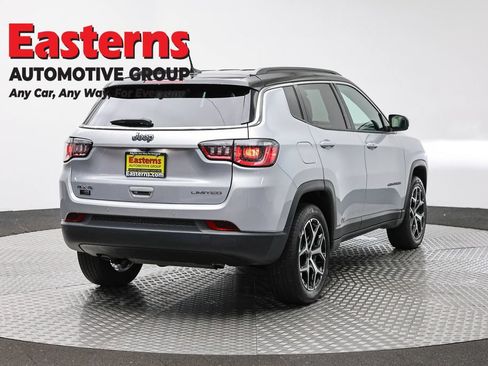 Used 2025 Jeep Compass Limited AWD/4WD image 5