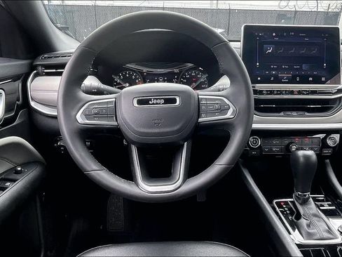 Used 2025 Jeep Compass Limited AWD/4WD image 8