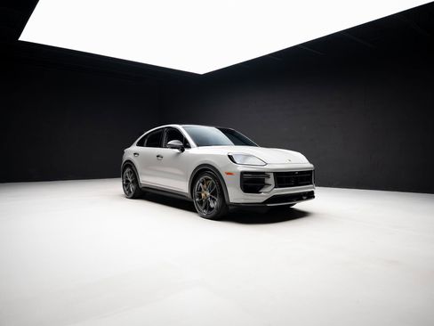 Used 2024 Porsche Cayenne Turbo GT image 88