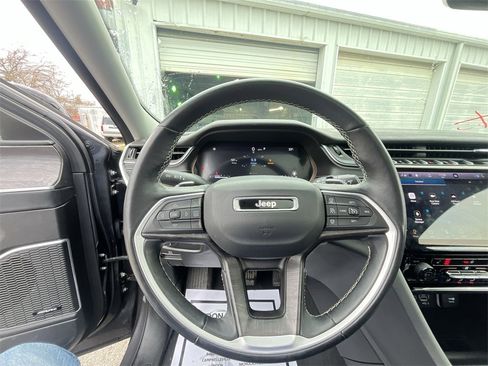 Used 2022 Jeep Grand Cherokee Limited image 14