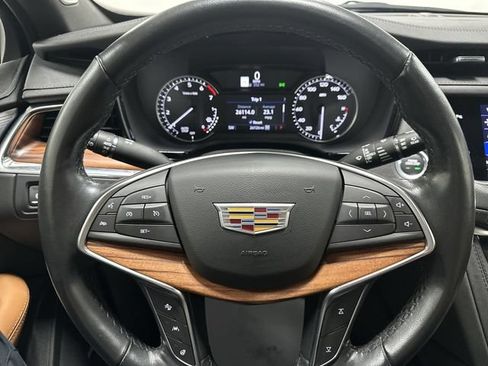 Certified 2024 Cadillac XT5 Premium Luxury AWD/4WD image 10
