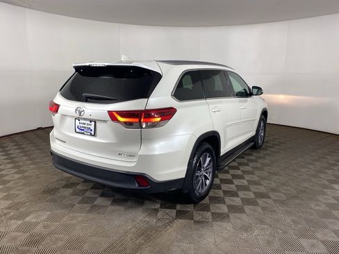 Used 2019 Toyota Highlander XLE image 10