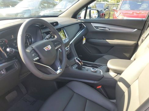 New 2025 Cadillac XT6 Luxury image 17