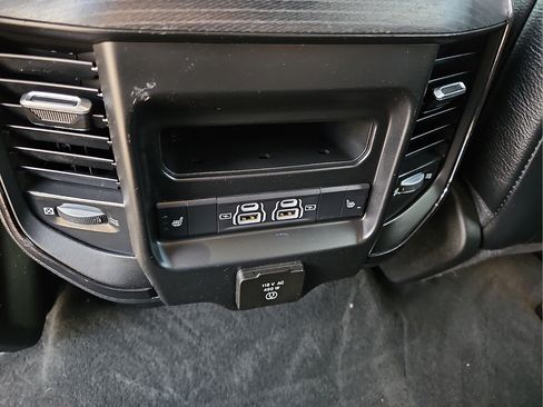 Used 2022 RAM 1500 Limited w/ Body Color Bumper Group AWD/4WD image 13