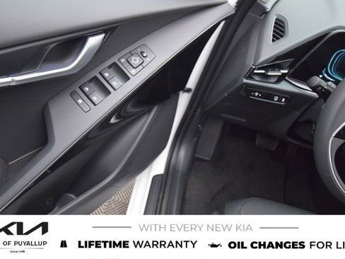 New 2025 Kia Niro EX image 27