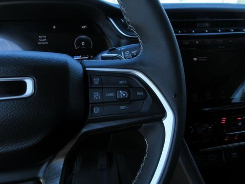 Used 2023 Jeep Grand Cherokee Limited w/ Black Appearance Package image 19