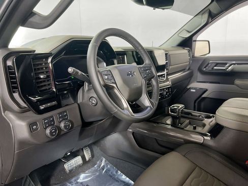 Used 2025 Chevrolet Silverado 1500 ZR2 w/ Technology Package image 9