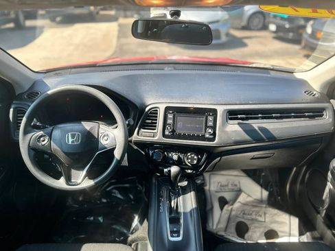 Used 2017 Honda HR-V LX image 36