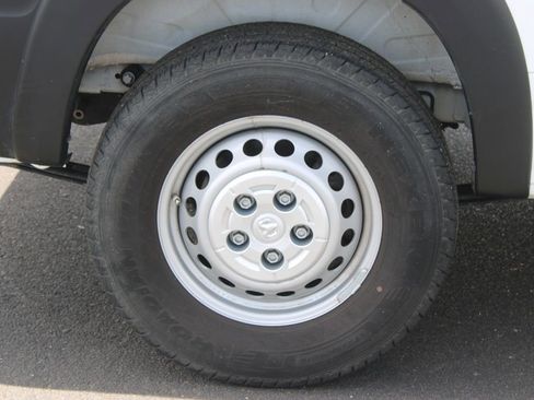 Used 2024 RAM ProMaster 2500 w/ Convenience Group FWD image 13