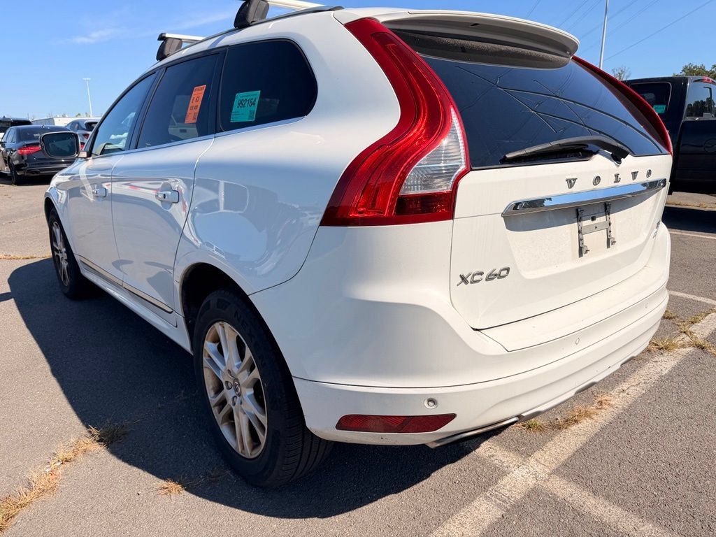 Used 2016 Volvo XC60 T5 Premier w/ Proximity Package AWD/4WD image 3