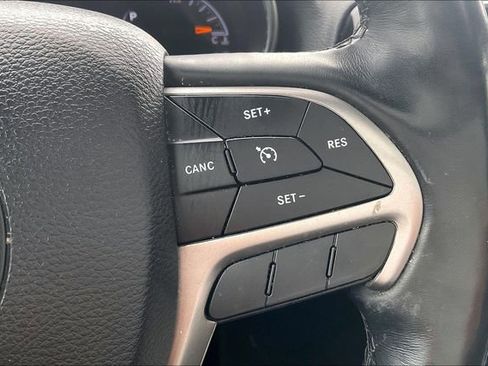 Used 2019 Jeep Grand Cherokee Limited image 19