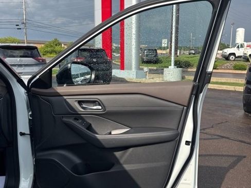 Certified 2023 Nissan Rogue SL w/ SL Premium Package image 14