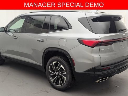 Used 2026 Buick Enclave Sport Touring w/ Power Package AWD/4WD image 5