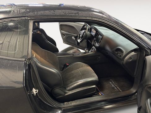 Used 2015 Dodge Challenger SRT image 15