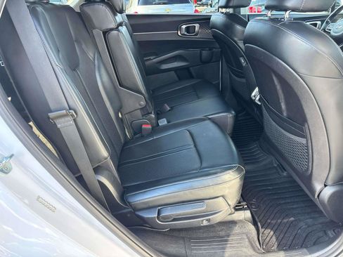 Used 2021 Kia Sorento S image 13