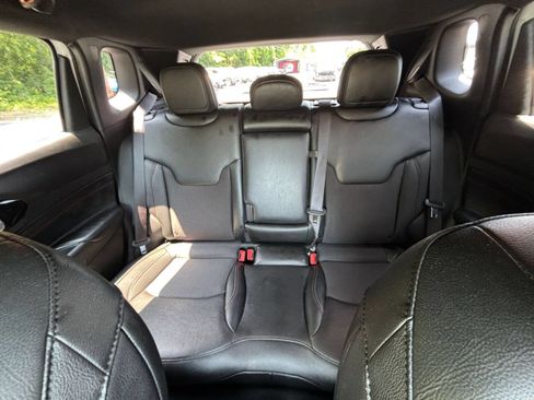 Used 2025 Jeep Compass Trailhawk AWD/4WD image 33