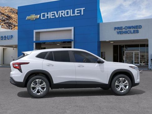 New 2026 Chevrolet Trax LS image 5