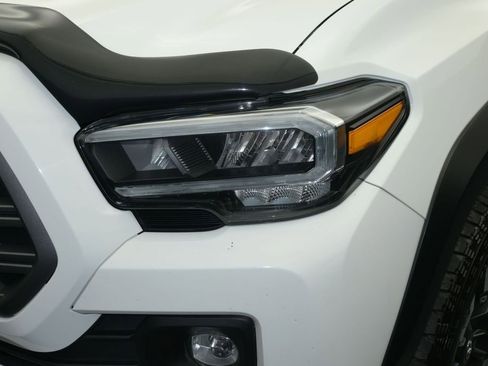 Used 2023 Toyota Tacoma TRD Off-Road w/ Technology Package AWD/4WD image 12