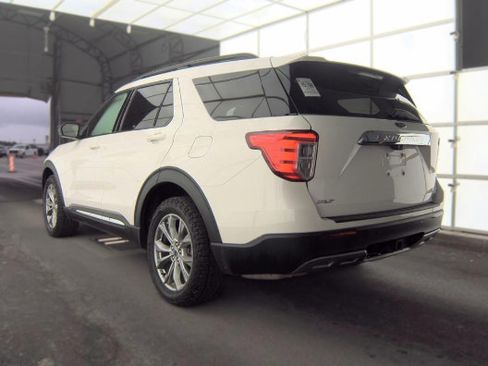 Used 2022 Ford Explorer XLT w/ Equipment Group 202A AWD/4WD image 3