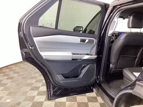 Used 2024 Ford Explorer XLT w/ Equipment Group 202A AWD/4WD image 13