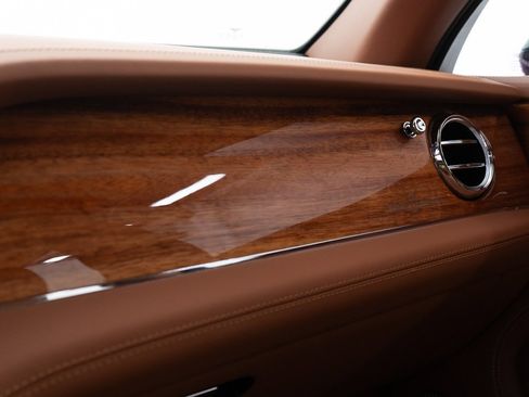 Certified 2021 Bentley Bentayga image 41