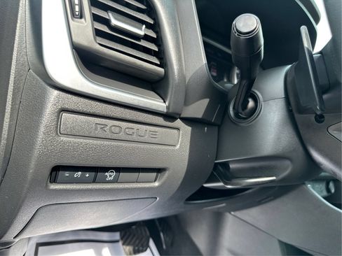 Used 2023 Nissan Rogue S AWD/4WD image 19