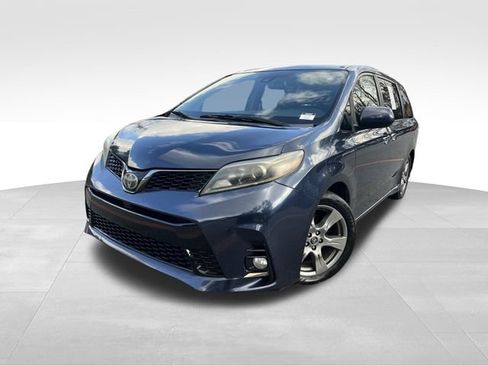 Used 2018 Toyota Sienna SE image 9