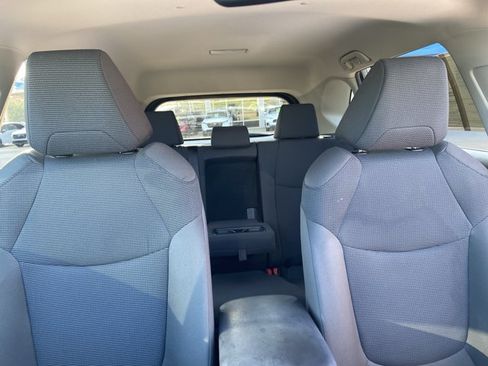 Used 2022 Toyota RAV4 LE AWD/4WD image 19