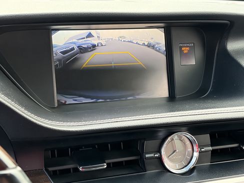 Used 2016 Lexus ES 350 w/ Premium Package w/Wood Trim FWD image 7
