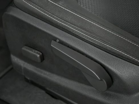 Used 2022 Chevrolet Colorado LT image 21