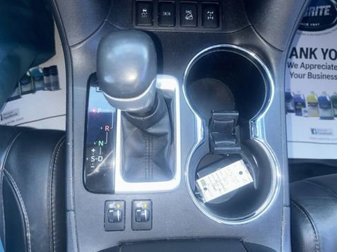 Used 2017 Toyota Highlander XLE image 26