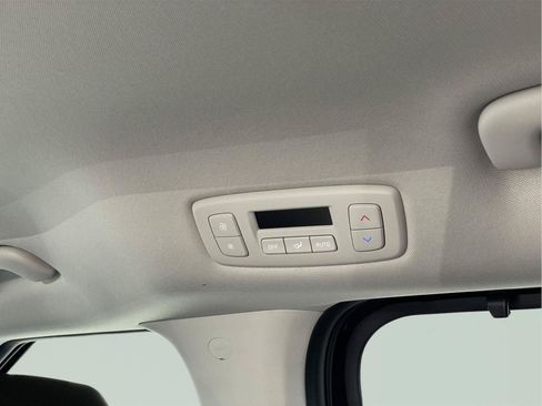 Used 2026 Kia Carnival EX FWD image 17