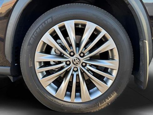 Used 2020 Toyota Highlander Platinum image 9