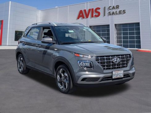 Used 2025 Hyundai Venue SEL FWD image 3