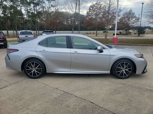 Certified 2021 Toyota Camry SE image 7