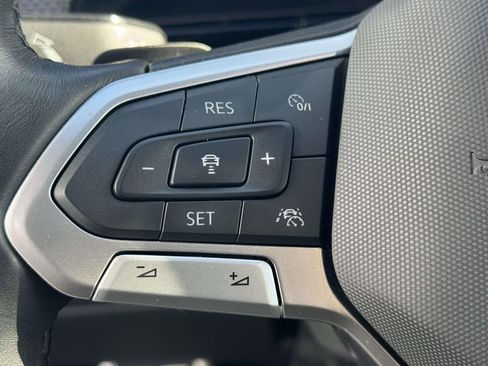 Used 2024 Volkswagen Atlas Cross Sport SEL R-Line image 21