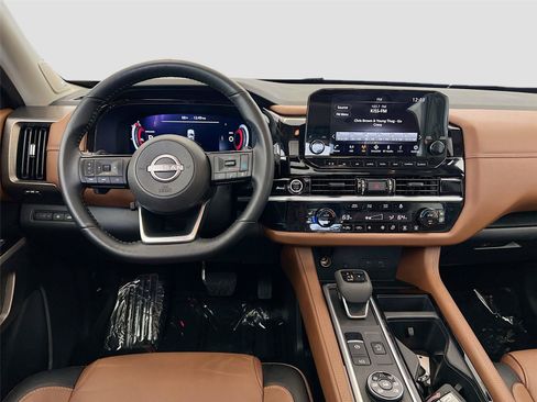 Used 2024 Nissan Pathfinder Platinum AWD/4WD image 2