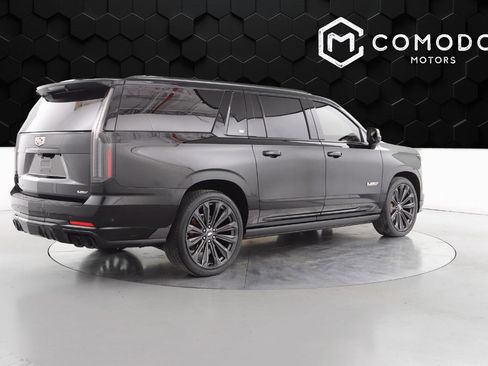 Used 2025 Cadillac Escalade ESV V image 3