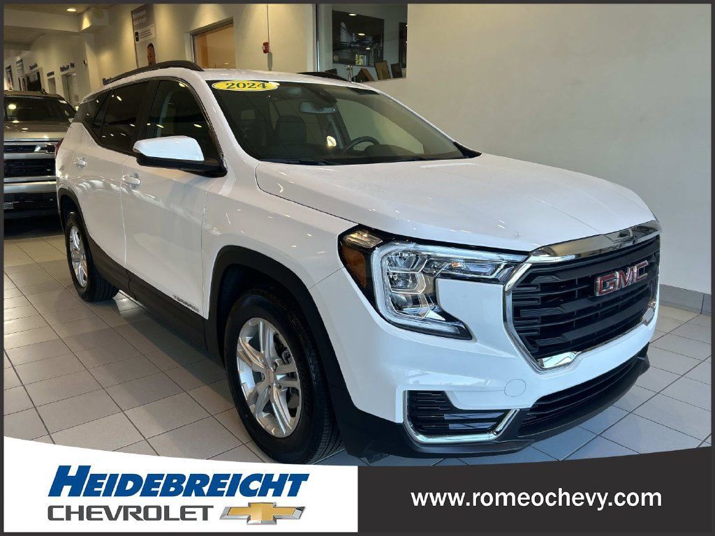 Used 2024 GMC Terrain SLE w/ Driver Convenience Package FWD image 1